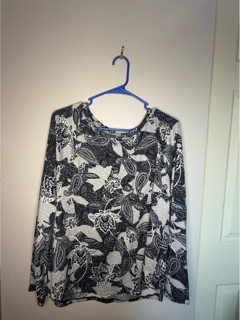 St John’s Bay Women's black and white floral long sleeve top